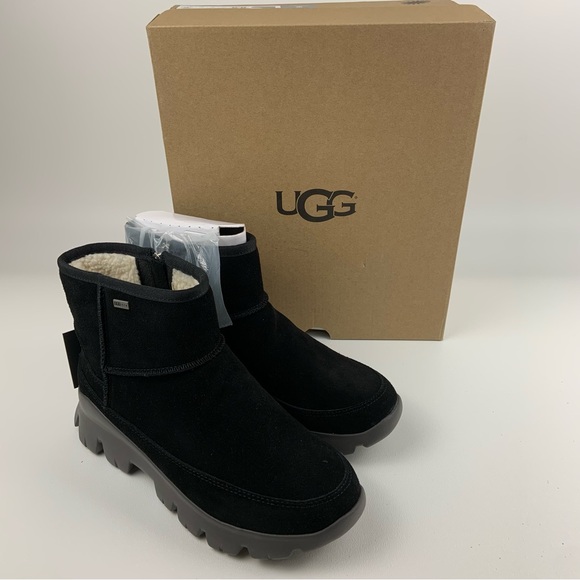 UGG Palomar Black Waterproof Suede Snow Ankle Boots size 8.5 - Picture 8 of 9